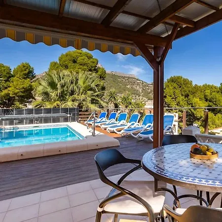 Spanish Style-villa, Heated Pool & Sea View カルプ